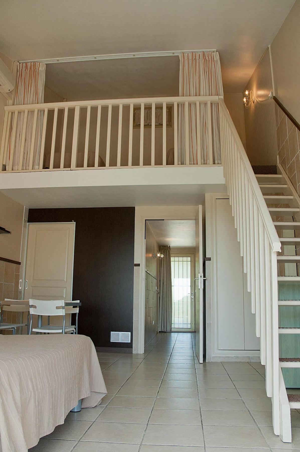 Hotel Et Studios Les Amandiers Saint-Raphaël Dış mekan fotoğraf