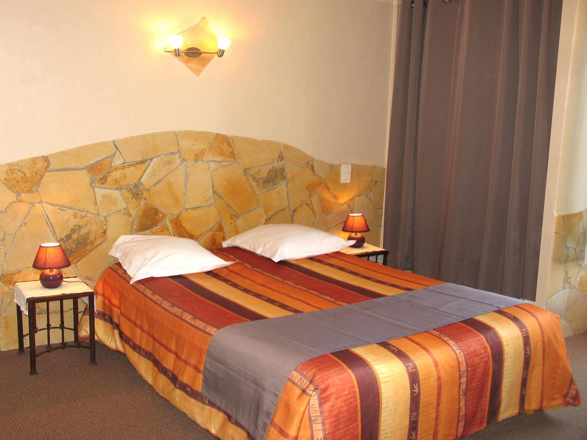 Hotel Et Studios Les Amandiers Saint-Raphaël Dış mekan fotoğraf