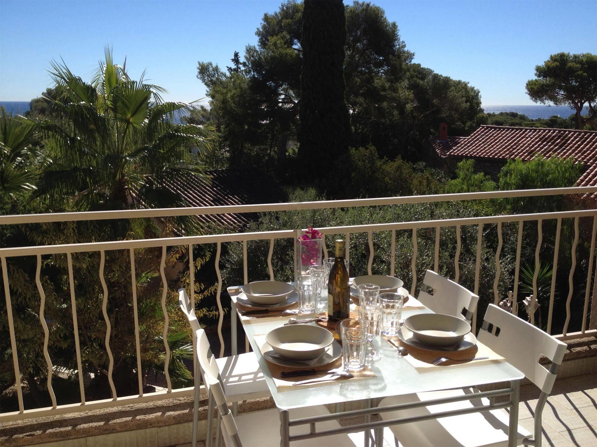 Hotel Et Studios Les Amandiers Saint-Raphaël Dış mekan fotoğraf
